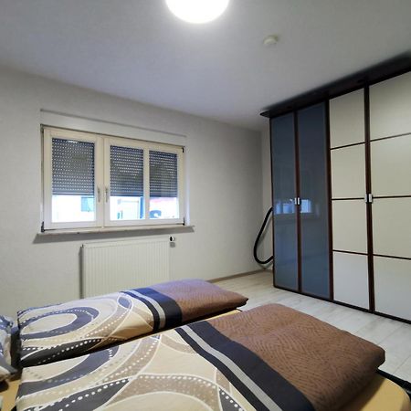 3 Zimmer Ferienwohnung Mit Eigenem Garten トロッシンゲン エクステリア 写真